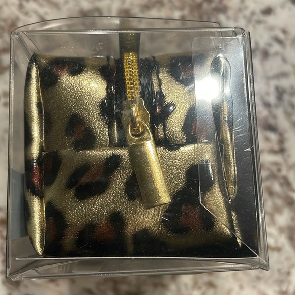 Emergency kit for her - Picture 4 of 4